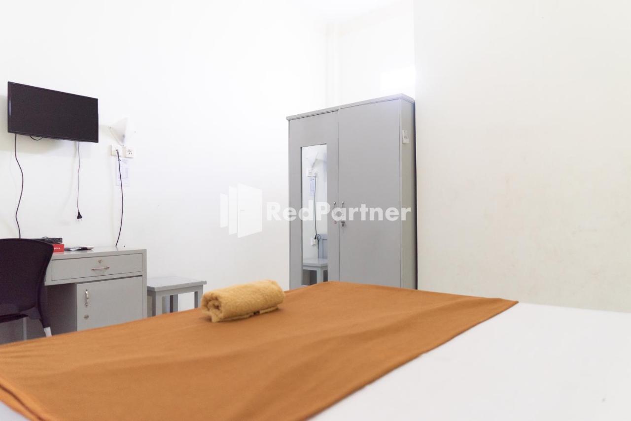 Wisma Aini Syariah Mitra Reddoorz Bandar Lampung Buitenkant foto