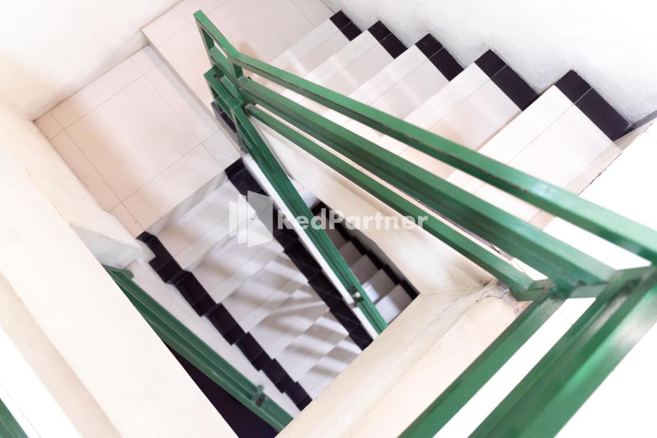Wisma Aini Syariah Mitra Reddoorz Bandar Lampung Buitenkant foto