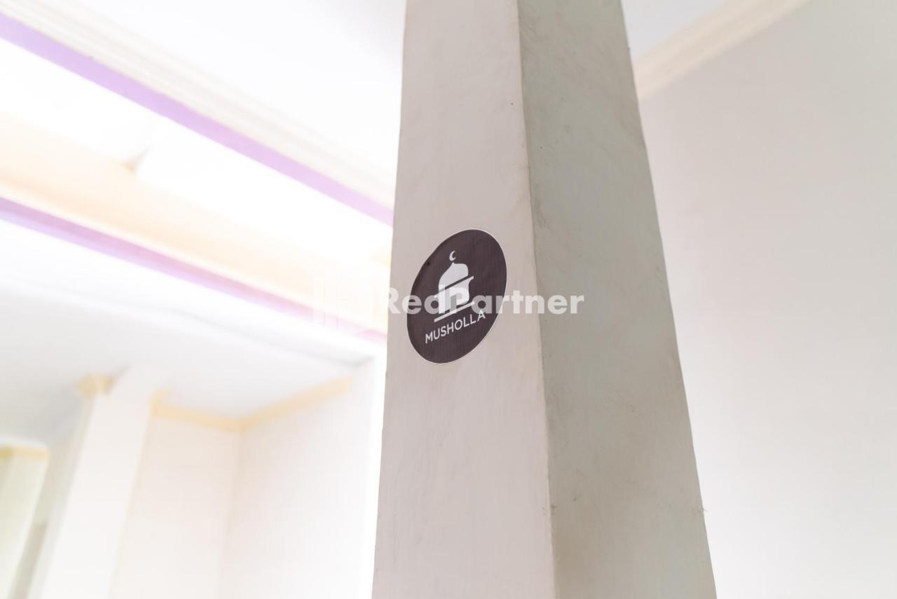 Wisma Aini Syariah Mitra Reddoorz Bandar Lampung Buitenkant foto