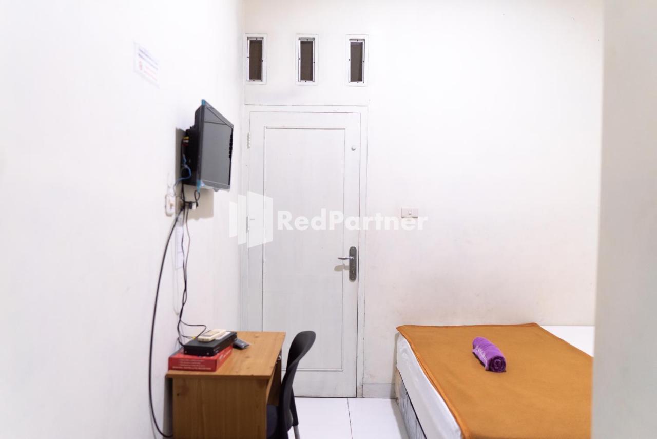 Wisma Aini Syariah Mitra Reddoorz Bandar Lampung Buitenkant foto